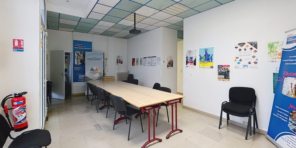 local commercial à PAU (64000)